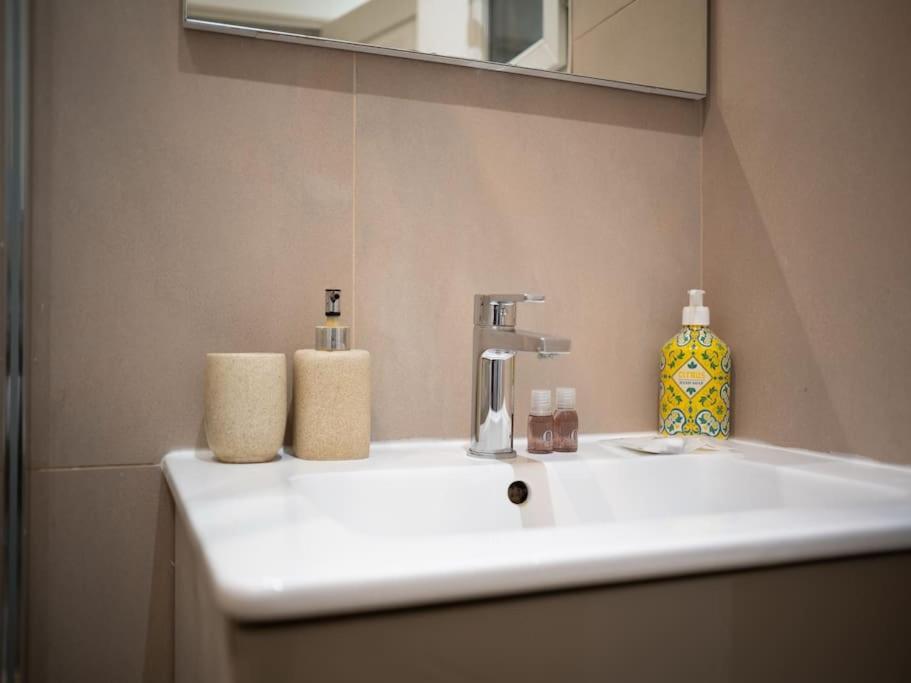 Appartement Tout Equipe 2 A 4 Couchages Au Coeur Du Vieux Port Marsylia Zewnętrze zdjęcie